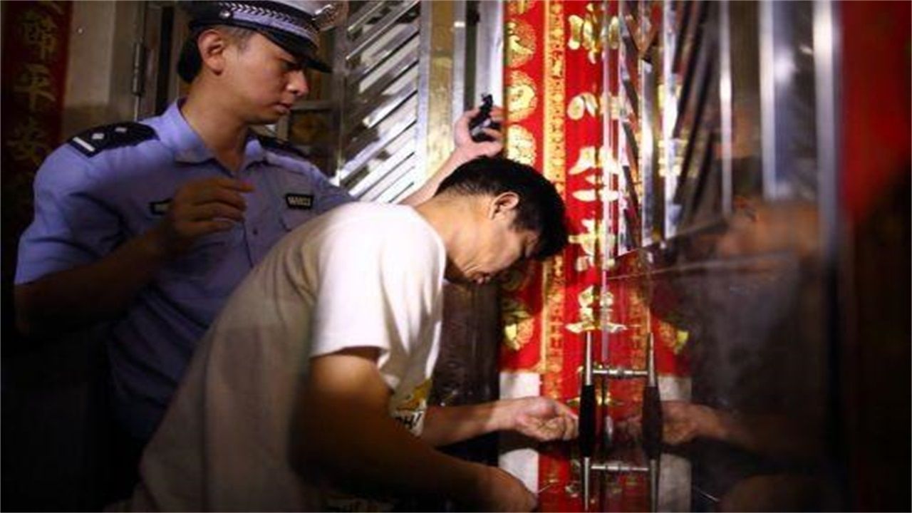 红花岗区请开锁师傅开了锁后，师傅为什么一般都不进门，就算主人请也不进去？